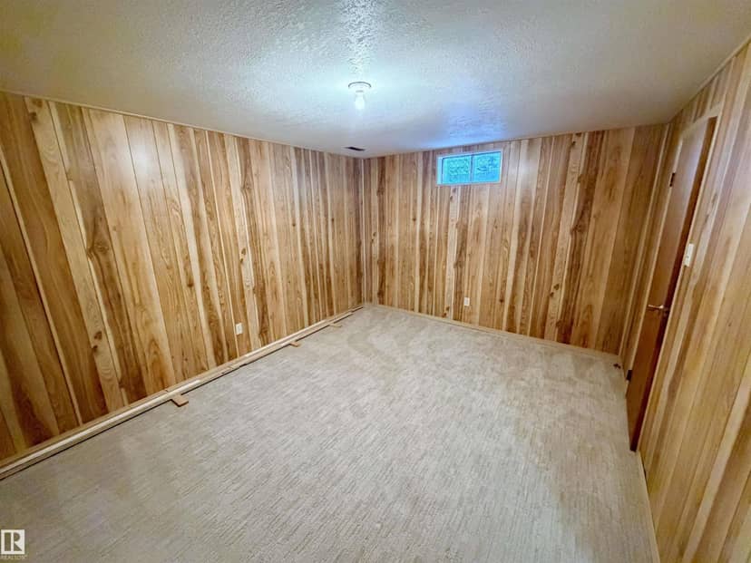 5233 49 AV — photo 23 of 36