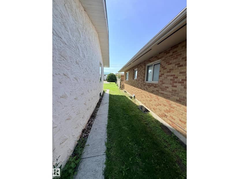 5233 49 AV — photo 25 of 36