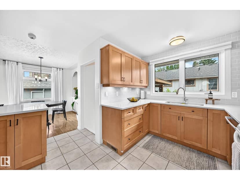 16406 87a AV NW — photo 10 of 40