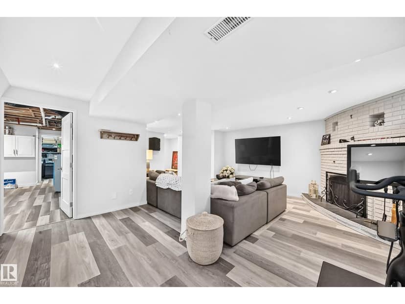 16406 87a AV NW — photo 37 of 40