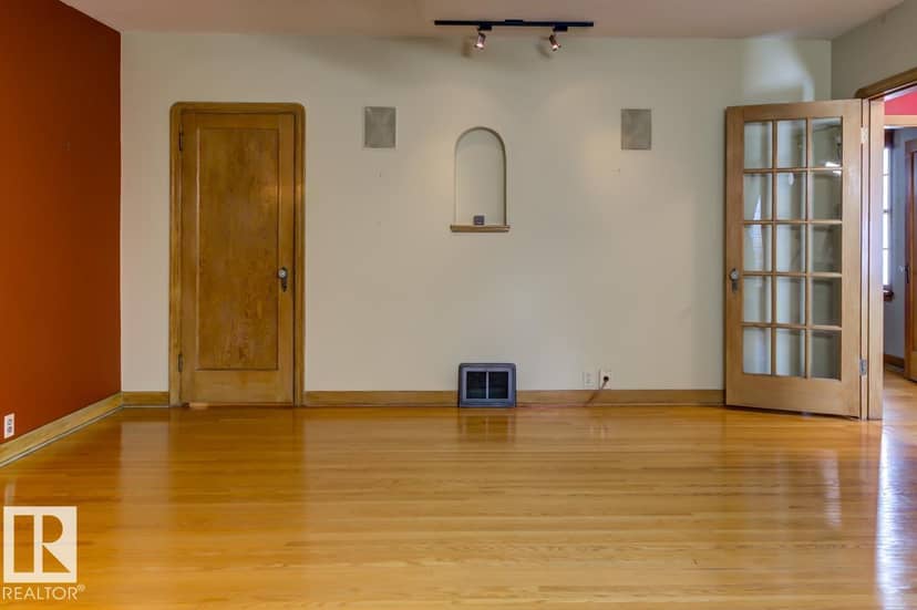 10514 127 Street NW — photo 10 of 40