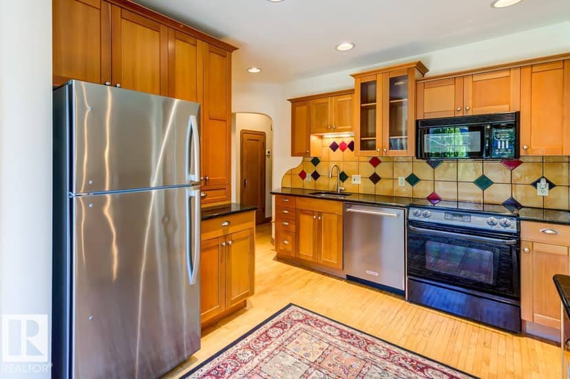 10514 127 Street NW — photo 21 of 40