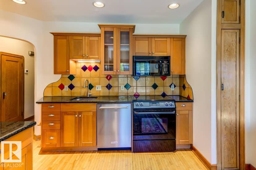 10514 127 Street NW — photo 22 of 40