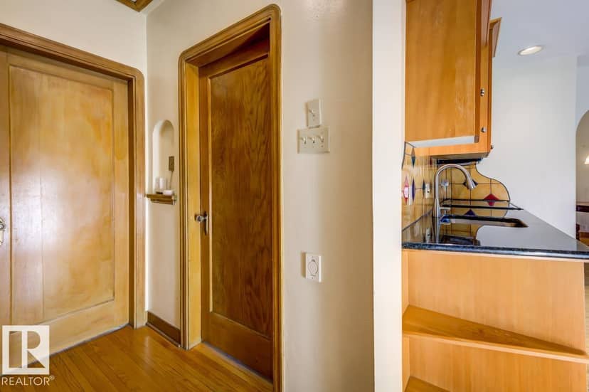 10514 127 Street NW — photo 27 of 40