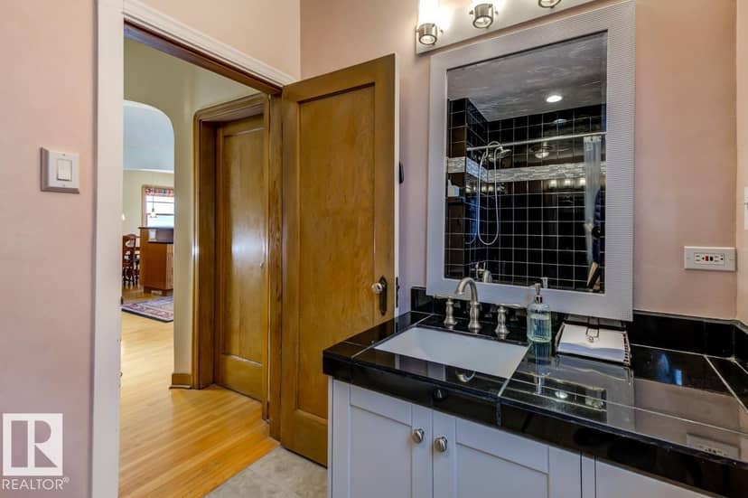 10514 127 Street NW — photo 32 of 40