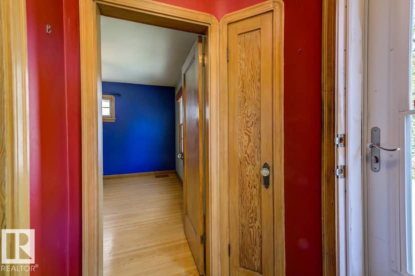10514 127 Street NW — photo 33 of 40