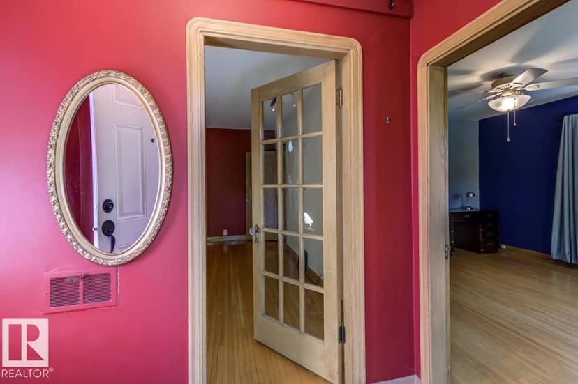 10514 127 Street NW — photo 38 of 40