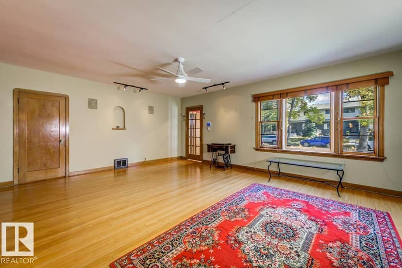 10514 127 Street NW — photo 9 of 40