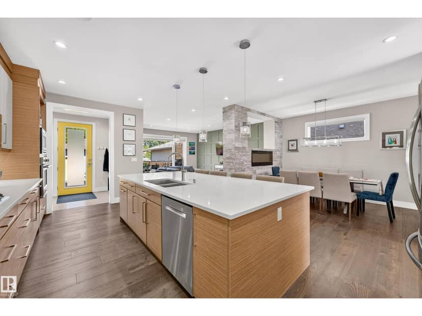 7544 78 AV NW — photo 13 of 40