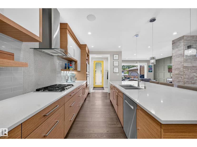 7544 78 AV NW — photo 14 of 40