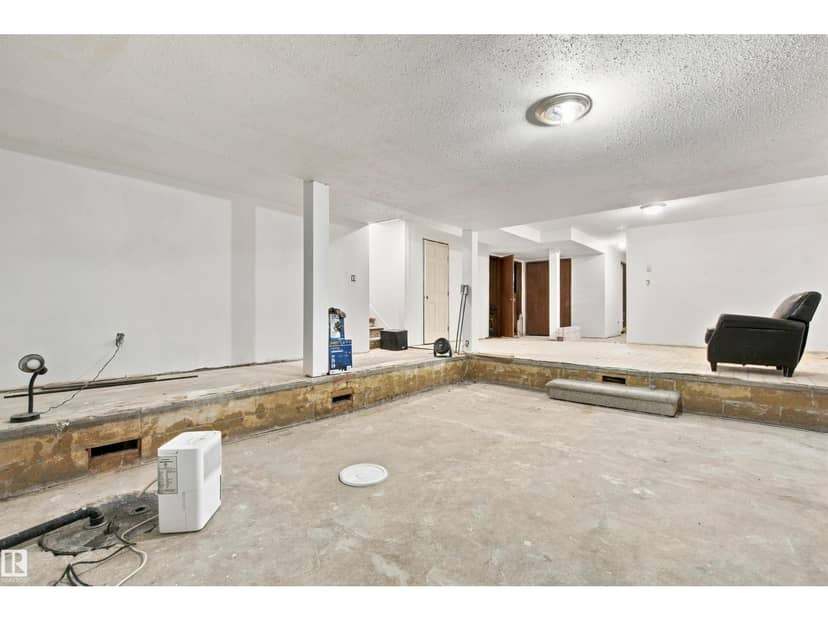 4102 48 Street — photo 18 of 27