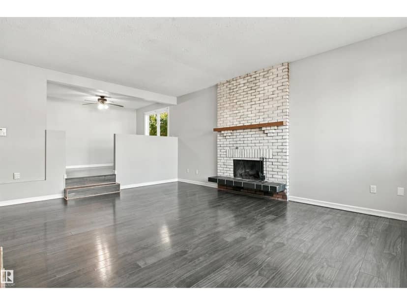 4102 48 Street — photo 9 of 27
