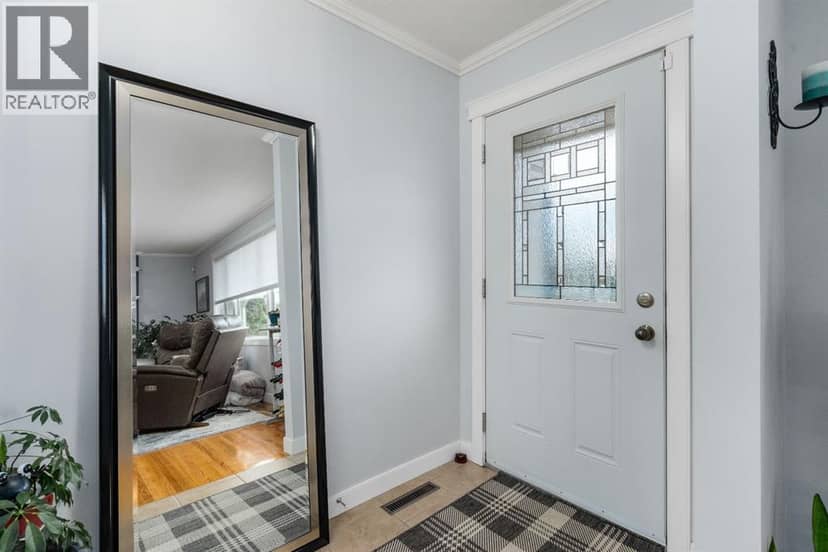 328 19 Street NE, Calgary, photo 3