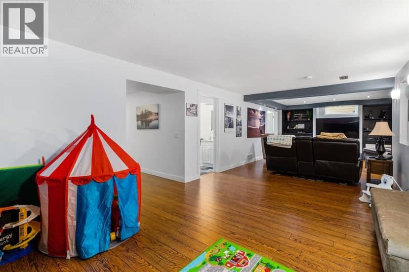 328 19 Street NE — photo 19 of 36