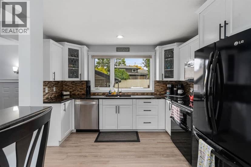 328 19 Street NE — photo 12 of 36