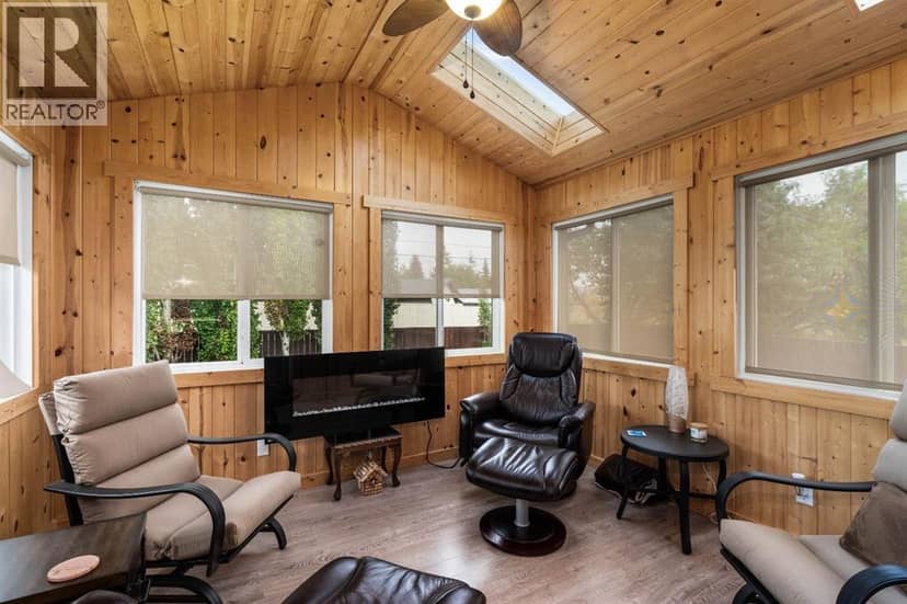 328 19 Street NE — photo 16 of 36
