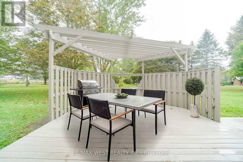24 Smith Drive — photo 14 of 17