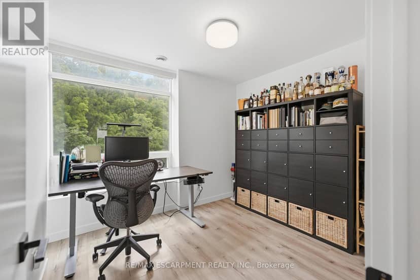 403 - 455 Charlton Avenue E — photo 14 of 31