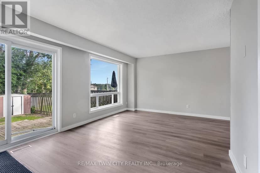 104 Ralgreen Crescent — photo 13 of 33