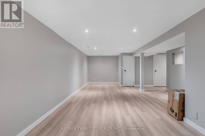 104 Ralgreen Crescent — photo 27 of 33