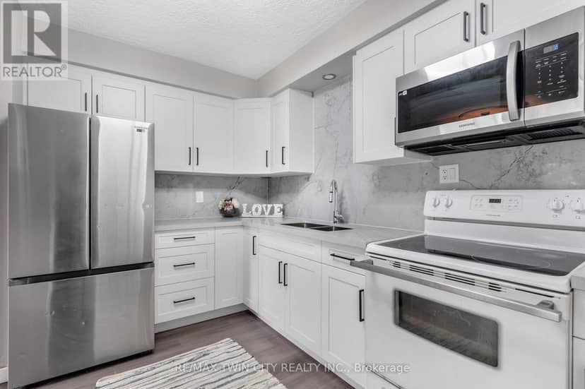 104 Ralgreen Crescent — photo 8 of 33