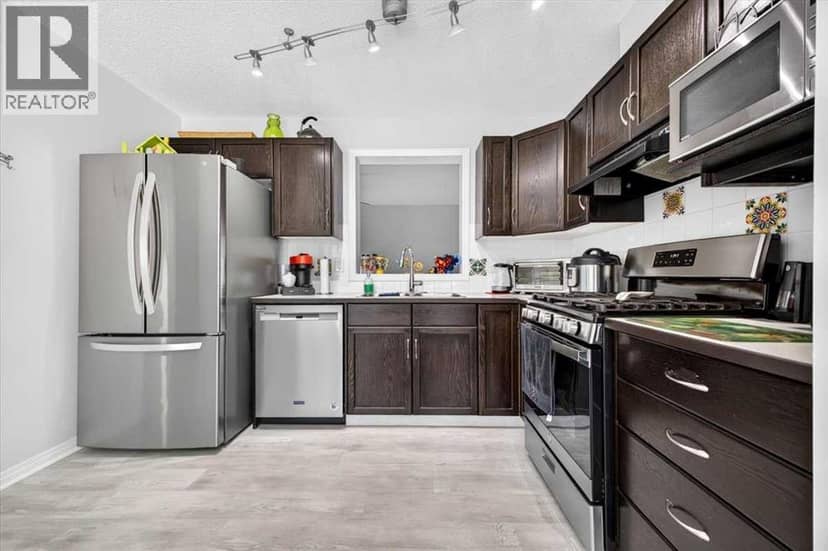 121 Everhollow Heights SW — photo 15 of 36