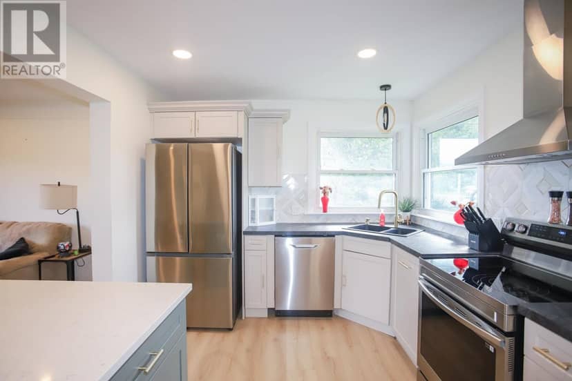 413 Northern AVE — photo 10 of 23