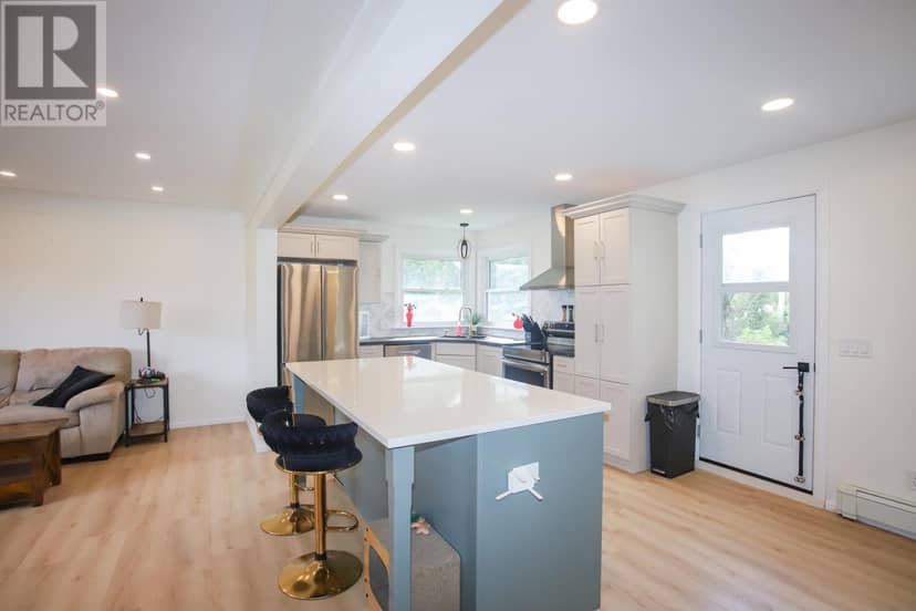 413 Northern AVE — photo 8 of 23