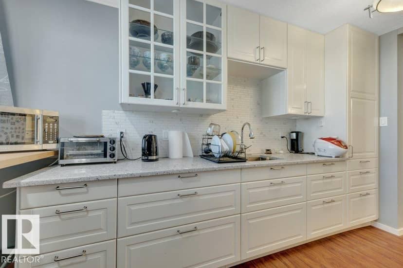 #204 10540 80 AV NW — photo 11 of 31