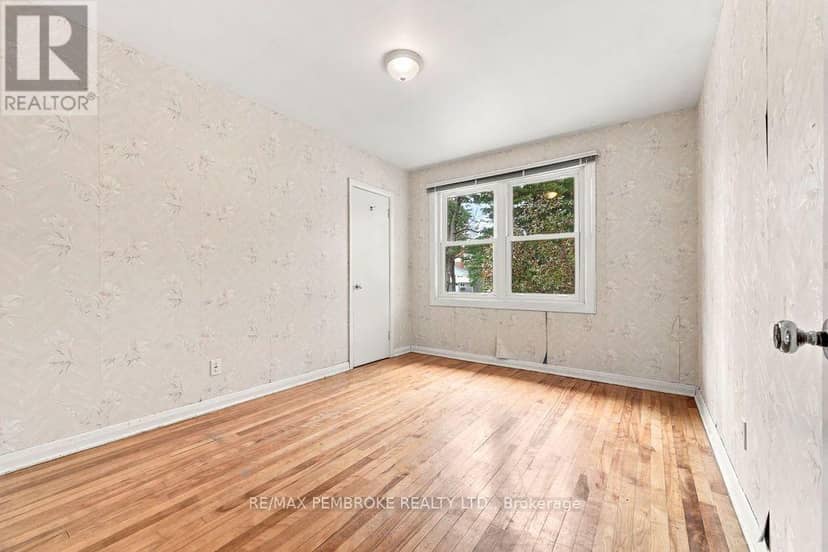 10 Laurier Avenue — photo 36 of 40