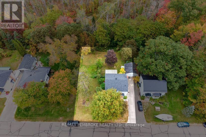 10 Laurier Avenue, Deep River, photo 5