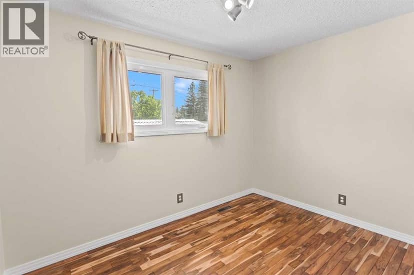4513 67 Street — photo 12 of 31