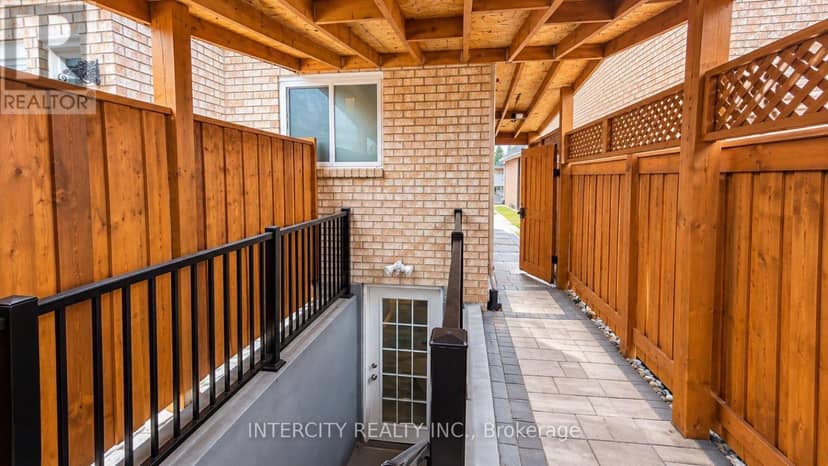 159 Moffatt Avenue, Brampton, photo 5