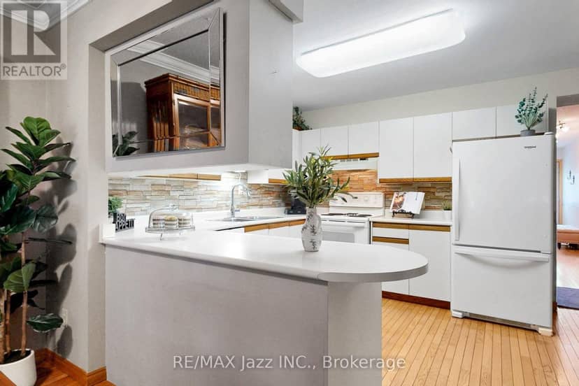 4 - 234 Water Street — photo 11 of 40