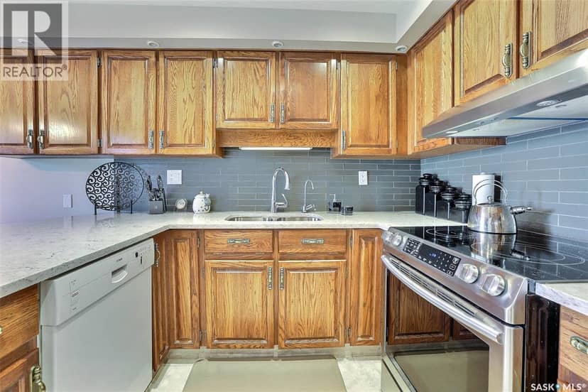 338 Avon DRIVE — photo 12 of 40