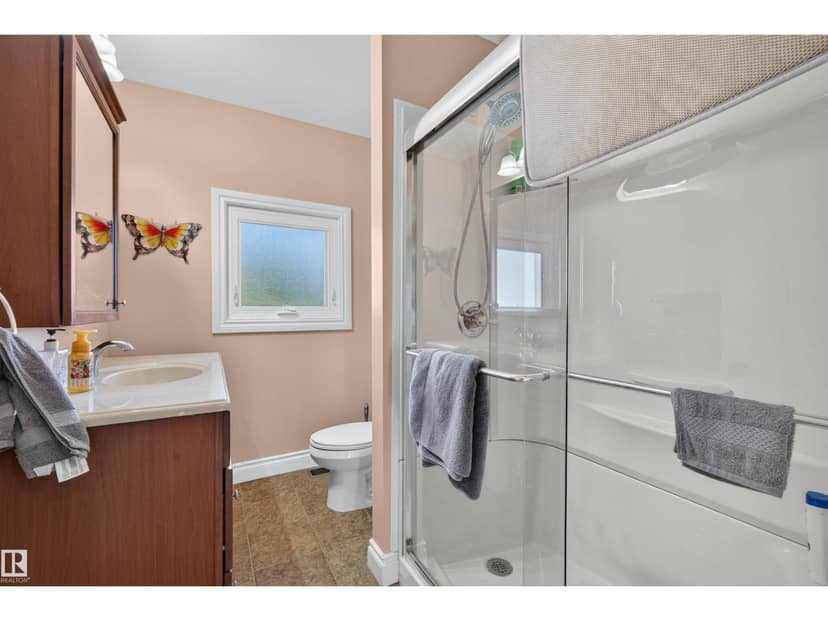 5404 52 AV — photo 16 of 40