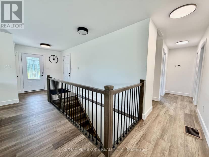 19 Eddy Crescent — photo 3 of 27