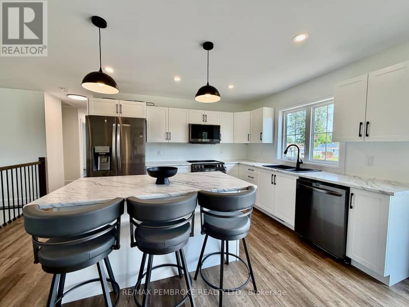 19 Eddy Crescent — photo 8 of 27