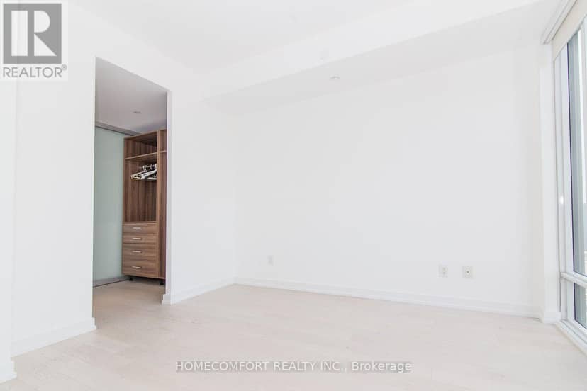 4703 - 488 University Avenue — photo 14 of 25