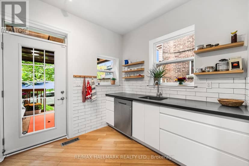 628 Ossington Avenue — photo 13 of 40