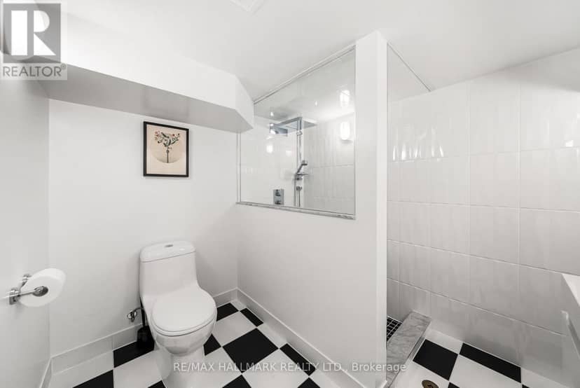 628 Ossington Avenue — photo 32 of 40