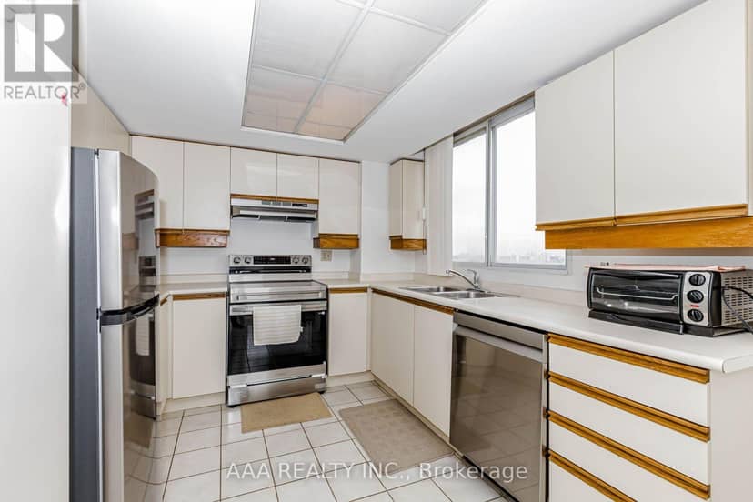 2101 - 5 Concorde Place — photo 17 of 40