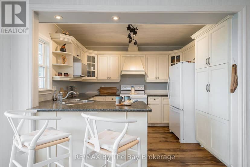 150 Santos Lane — photo 15 of 40