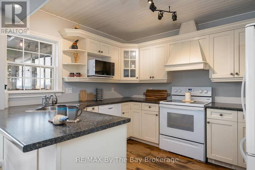 150 Santos Lane — photo 16 of 40