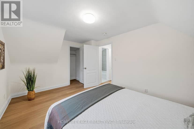 82 Scarborough Heights Boulevard — photo 11 of 25