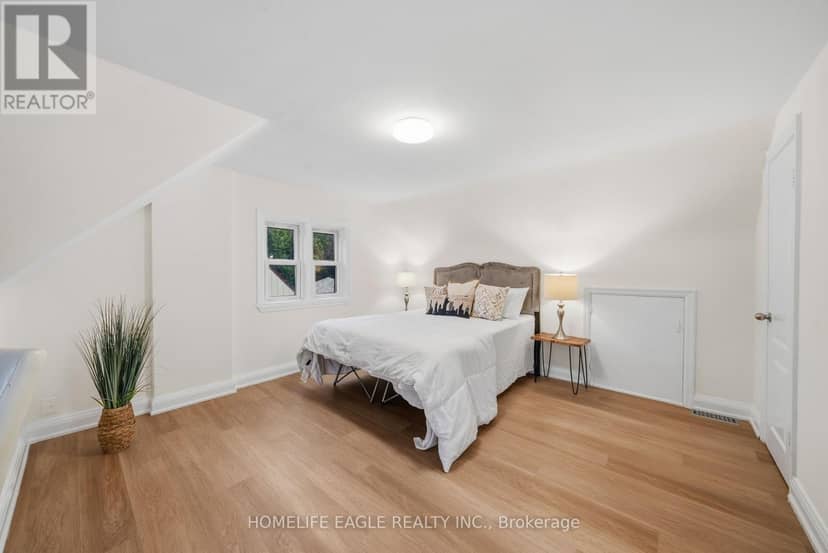 82 Scarborough Heights Boulevard — photo 12 of 25