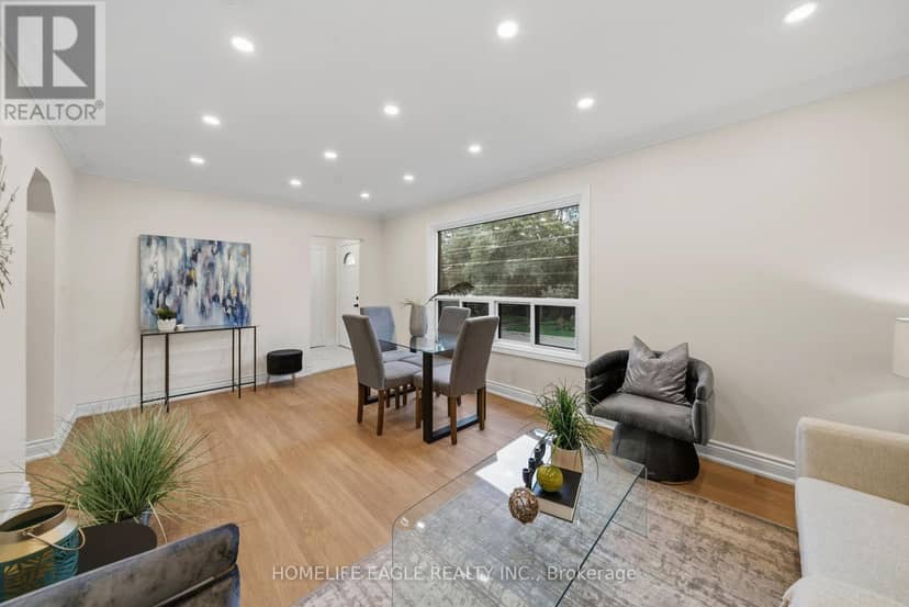 82 Scarborough Heights Boulevard, Toronto, photo 3