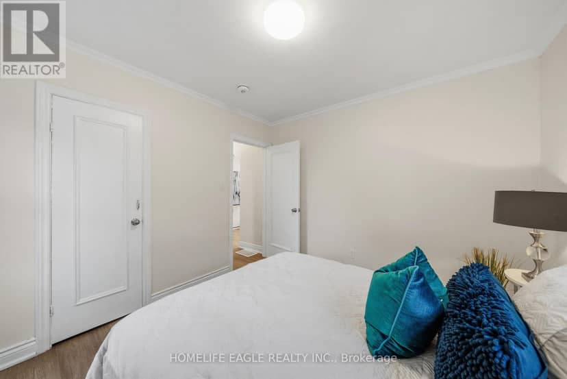 82 Scarborough Heights Boulevard — photo 9 of 25