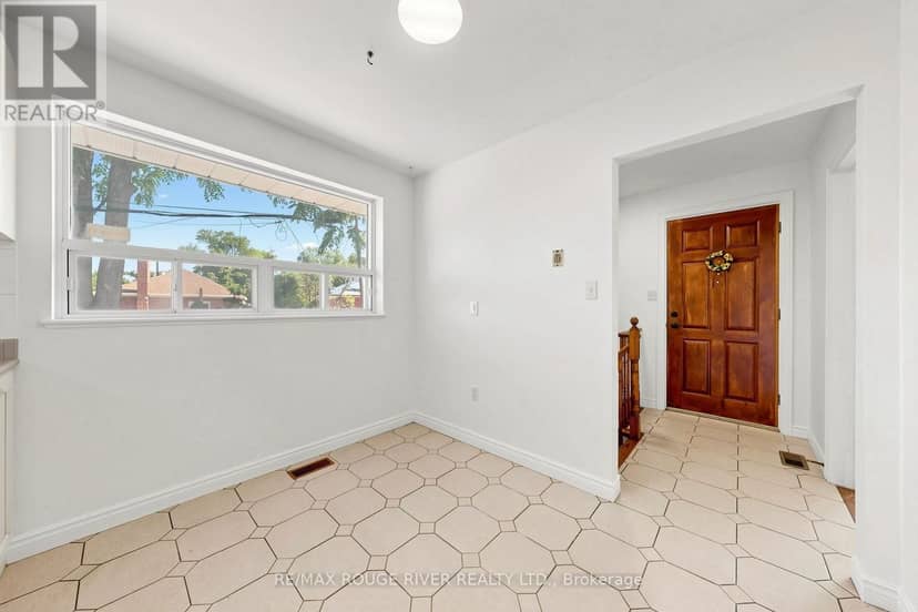 38 Lombardy Crescent — photo 13 of 40