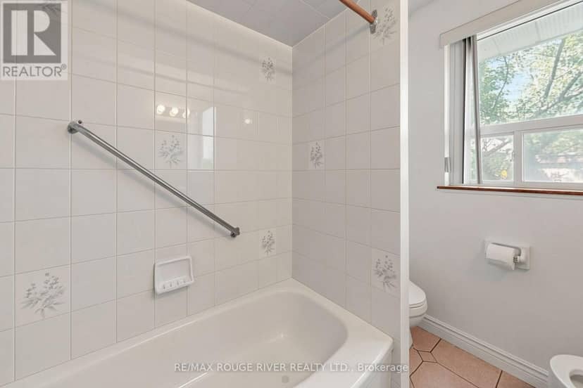 38 Lombardy Crescent — photo 25 of 40